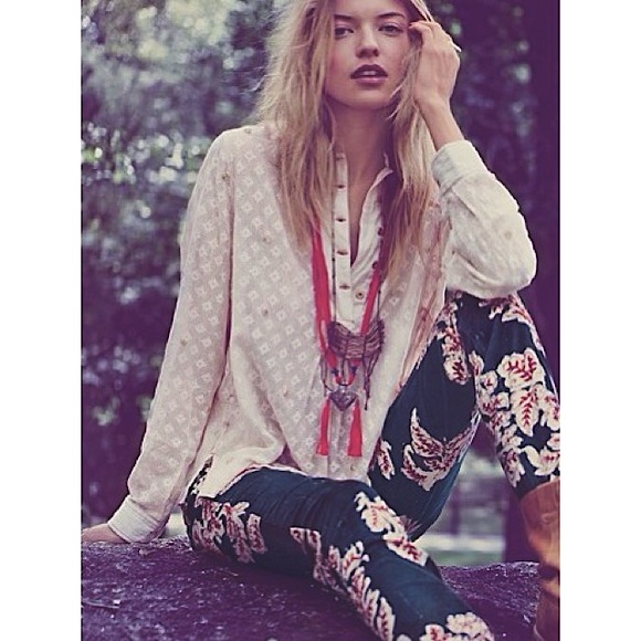 NWT 💫 Free People Floral Skinny Corduroys in Navy - Picture 1 of 15